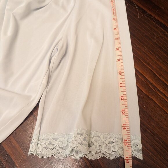 VINTAGE Shadow Line robe, light blue, nylon, rose details, size Large - Picture 9 of 13